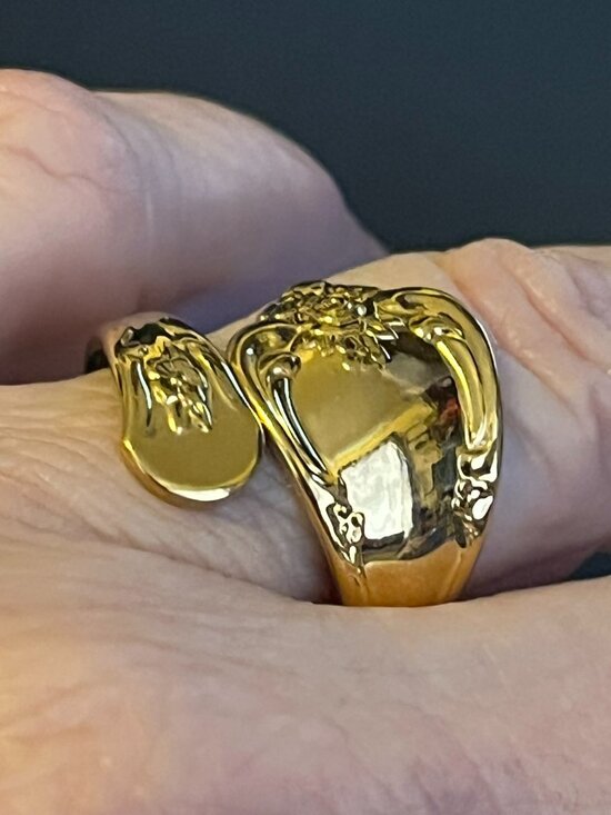 Oneida Gold‑Plated Spoon Ring • Size 8 • Wm. A. Rogers Vintage Floral Scroll - Picture 5 of 12